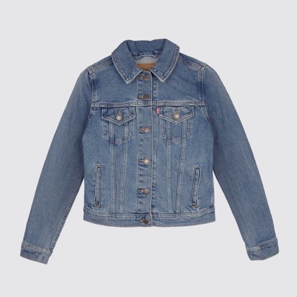 Levi's Jackets & Blazers - NWT Levi's Original Trucker Jacket in Medium Wash